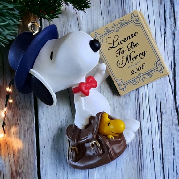 Hallmark Series Keepsake Edition Peanuts The Legal Beagle Ornament (2006) - Picture 2 of 8